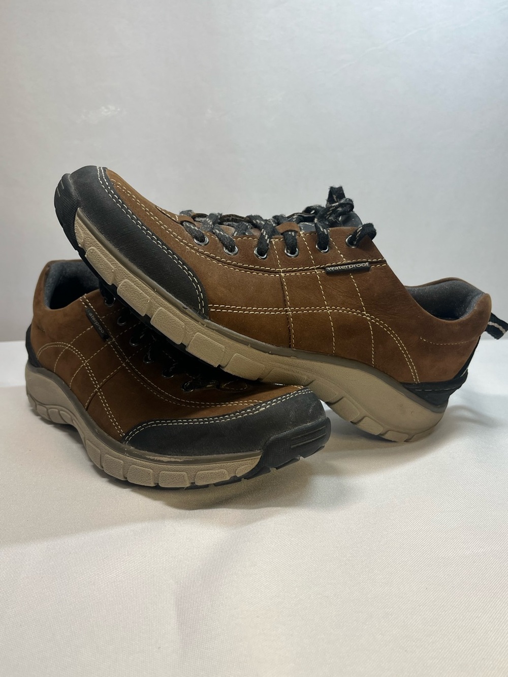 Clarks WaveWalk Waterproof Brown Leather Women’s Walking Shoes Size 8N